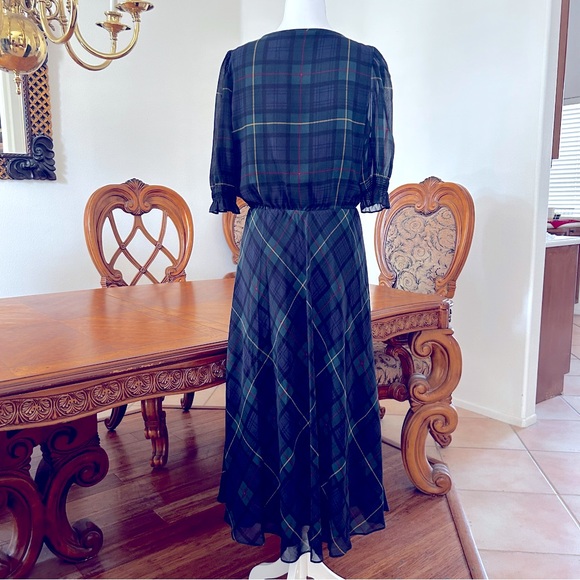 Ralph Lauren Plaid Crinkle Georgette Dress. Size 2 - Picture 8 of 9